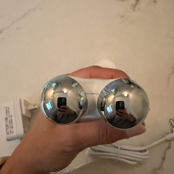 Nuface Mini Microcurrent device - Picture 3 of 3